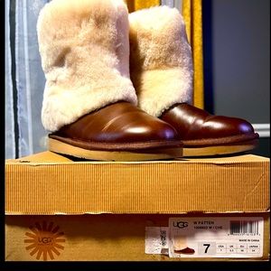 Gentle Used UGGS/ Size 7 / Fur Inside out